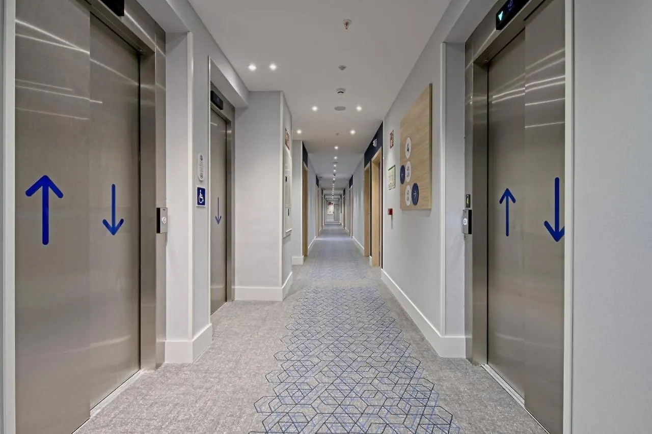 Holiday Inn Express - Madrid - Airport By Ihg 3*,  إسبانيا